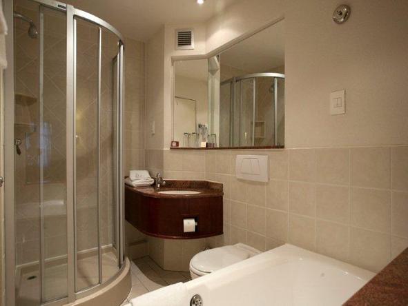 City Lodge Victoria and Alfred Waterfront - Bathroom 